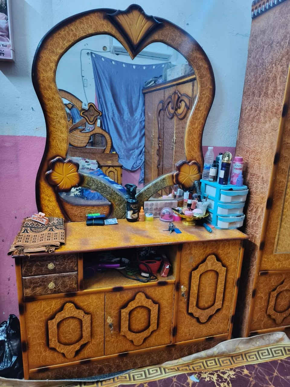 سلام عليكم 
غرفه للبيع استعمال قليل رقم الواتس ***********
