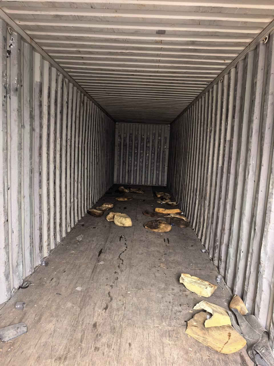 ياالله 🧿🧿🧿يارزاق متوفر حاويات طول ١٢ متر الارتفاع ٢٩٠ سم بنظافة أكثر من ٨٥ نجف الاشرف الاستفسار ع الاتصال *********** 🧿🧿🧿
