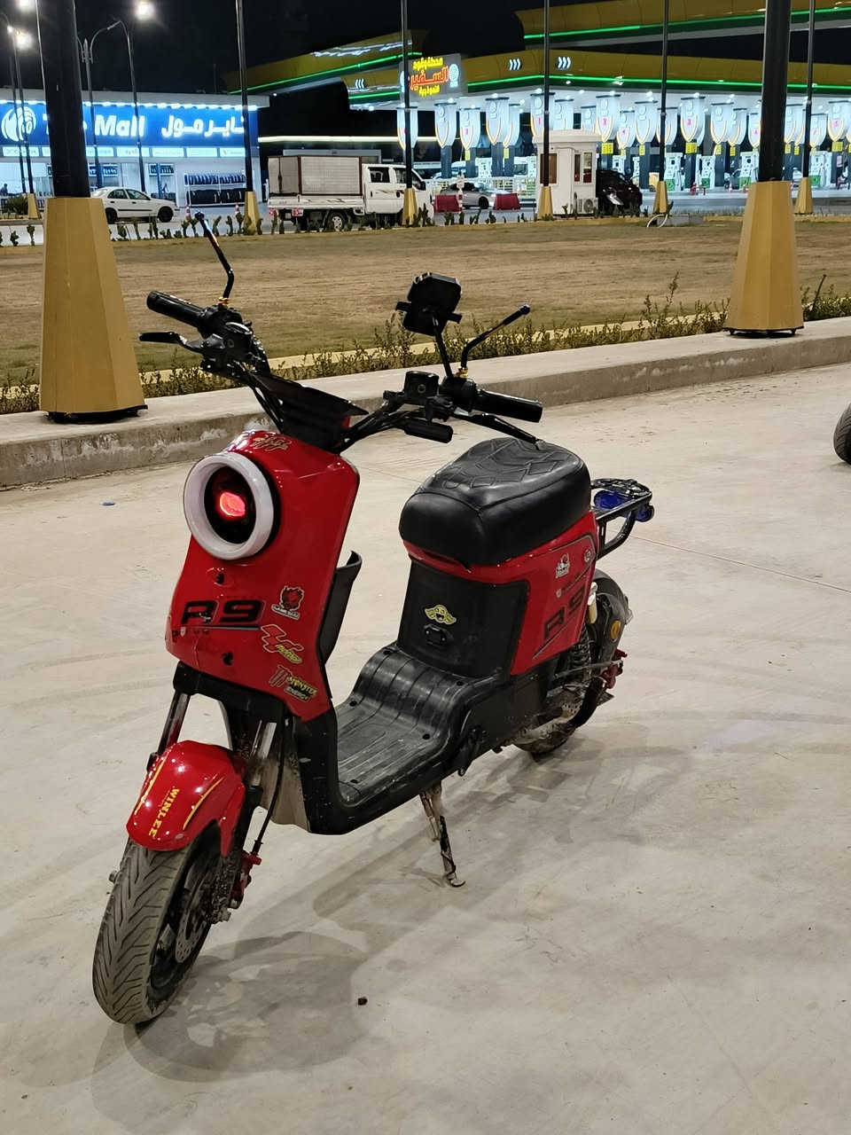 سلام عليكم r9 للبيع دراجه نضيفه بطاريات جديده مابيها اي نقص فقط الكشن الخلفي فول مواصفات السعر خاص (***********) مكاني بغداد
