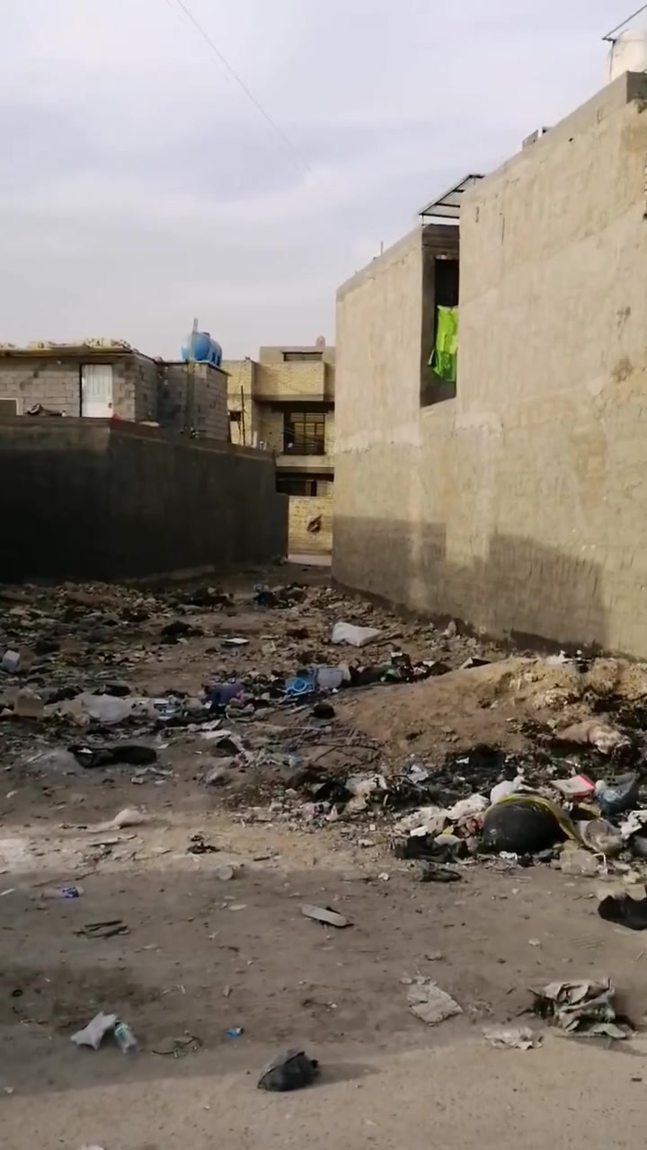 السلام عليكم،،،،، قطعة أرض 200 متر في منطقة الدسيم،،، شارع فتحة قطاع 72 قرب المتنزه قريب على الشارع الرئيسي الفرع الثالث  فرع انشائية الأخ علي عطوان للاستفسار الاتصال على الرقم ***********

