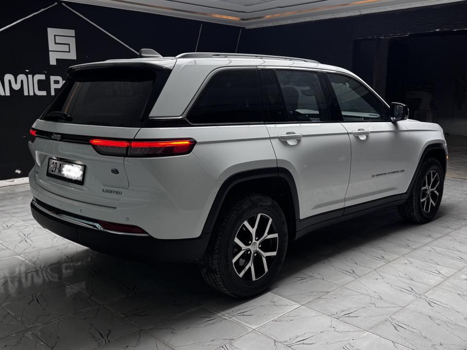 جيب شيروكي لمتدد موديل 24 سيارة حادثه فقط خشم الجاملغ السياره جديده بدون صبغ ماشيه 33 كم للاتصال ***********
