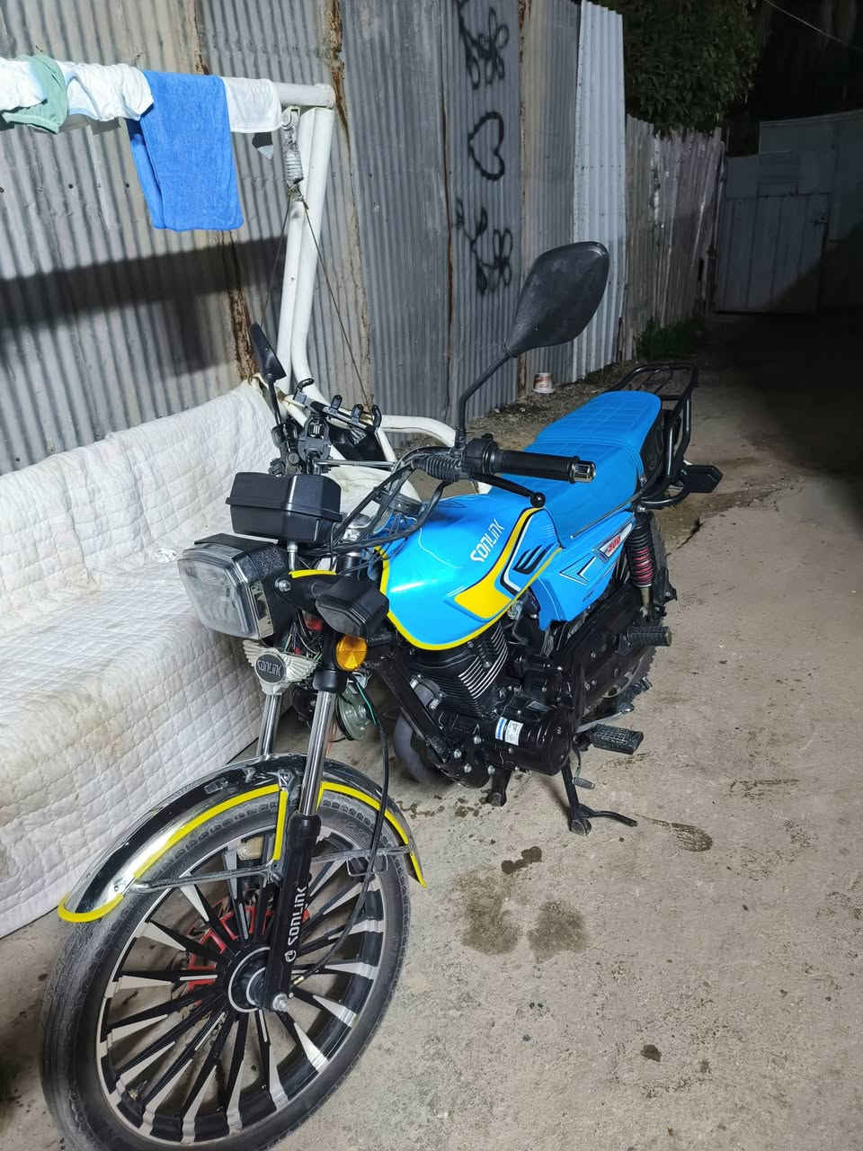 دراجة سيفان موديل 24كلشي ما بيهة نضافة 100 بسعر 800وبيهة مجال قليل تواصل واتساب ***********
