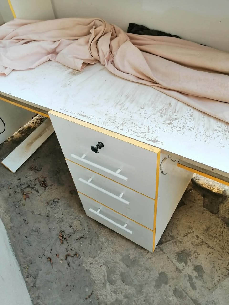 ميز صيانة موبايلات ويصلح اي شي نضيف كلش 
بي دي اف للبيع 
*********** واتساب

