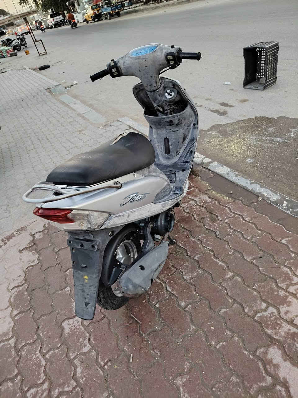 دراجه ماكس لبيع صارله ٣ شهر من طالعه من حاويه جديده ما مفتوحه عشرط ***********
