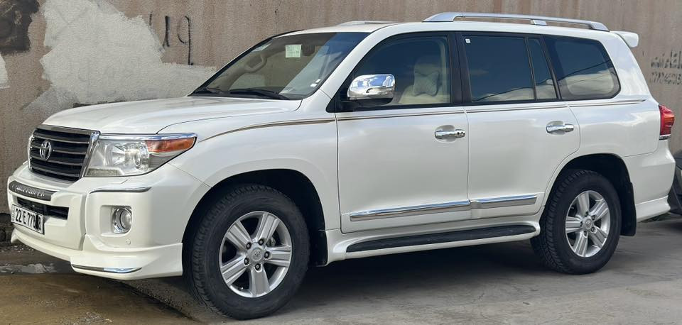 السلام عليكم 
🚘 لاندكروزر 2014 V6 للبيع 🚘
سيارة نظيفة جداً واستخدام شخصي فقط
🚗 تحويل مباشر رقم اربيل
📌 السيارة بلادي – بريم وبحالة ممتازة
✨ المواصفات:
❄️ ثلاجة
🔑 بصمه
📡 حساسات خلفية
⚙️ كشن كهربائي
💡 لايت زينون + LED
🔓 فتحة سقف (طكتين)
✨ زراكات لايتات
🚪 دوسات ترحيب لاندكروزر
🛠️ الملاحظات:
ملاحظة بسيطة جداً: pdr  حك اقل الشبر الجاملغ الأمامي السكن ونفس الحال الباب السايق فقط
غير ذلك السيارة خالية من أي ملاحظات
كفاله عامله كير ومحرك وضع الشركه 
السعر : 435

📞 للاستفسار: ***********
