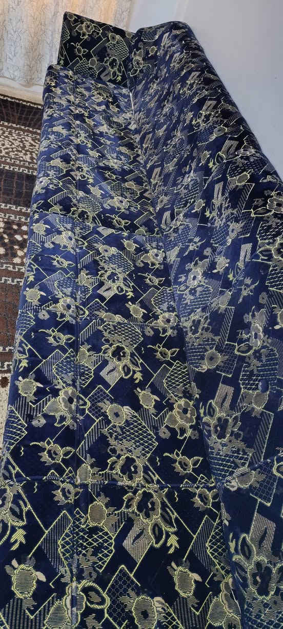 طخم نضيف 4قطع مع زاويه 
السعر 350 وبي مجال لطبين 
***********
