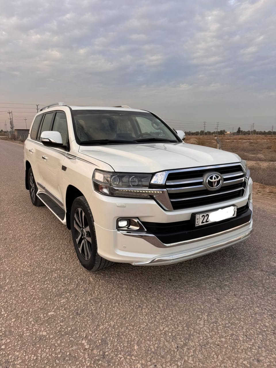 السلام عليكم للبيع 
 لاندكروز موديل 2019 ساز باب اول رقم أربيل الجديد بسمي تريد تحويل أو وكاله سياره مكفولة كفاله عامه من صبغ والتبديل وفتح. 
فول مواصفات 1/1
بصمه تشغيل
5بصمات ابواب 
فتحه سلايت
كشنات ثنين كهرباء ثلاث حركات 
كشنات جلد اصلي
عداد لكزز
زراكات
اشارة لكزز
مري قلاب
مري شفط
جنطه شفط
شاحن 
دبل ماوس
مثبت سرعه
سبعه راكب
ثلاث قطع تبريد
مطفايه حريق
محرك V6 
8ايرباك
حساس امامي
حساس خلفي
تحكمات ستيرن كامله
كامرة دوارة
وباقي مواصفات ساز معروفه. 
 ماشيه.(65)الف حقيقي
السعر (520)ورقه $ وبيها مجال 
اللاستفسار اتصل على الرقم
*********** مكاني بابل
ملاحظة أنا مكلف بالنشر فقط.
