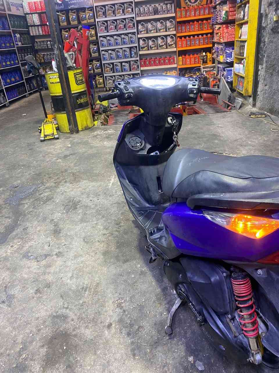 سلام عليكم للبيع دراجه سكنس ثعلب دراجه بلاديه شلعه ومعدل شك كاع كامله من طول لطول مكينه بلاديه مكفوله من نضوح دخانه خرسه تجي تشغل وتطلع مال جناي دراجه اي نقص مابيها  السعر 550 مكاني بغداد الدوره شارع 60رقمي ***********
