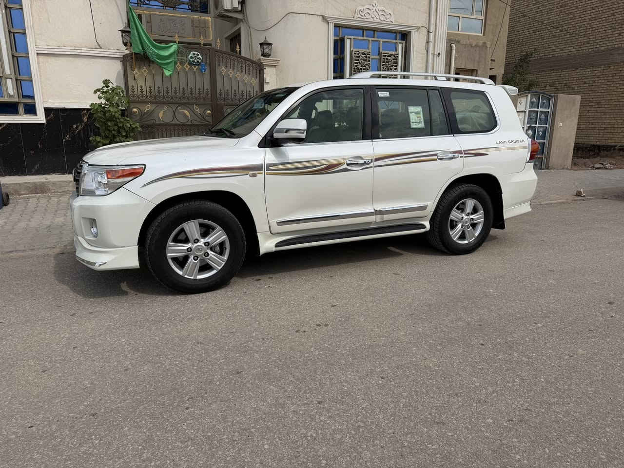 السلام عليكم
لاندكروز 2010 (v8)ابيضّ للبيع بيها منضومة غاز انسه شي اسمه صرف 

بسعر مناسب جدا جدا

285وبيها مجال  

🛑⭕️( الخطة مال سيارة جديدة ومابيها طبع ابداً )

رقم بغداد إنكليزي جديد بسمي شخصيا (v8)
سلندر مكفولة من الضربة ومن الصبغ ومن التبديل فول مواصفات فتحة وثلاجة وداخل لونين وأربع بوب بصمة لايت زنون وجاهزة حدادية وتخم تاير جديد سونار بالمنشور فقط ملاحضات بسيطه 
النوان النجف الاشرف


**إذا كنت صاحب هذا الإعلان وتريد حذفه لأي سبب، رجاءا أرسل رسالة إلى الدعم الفني**