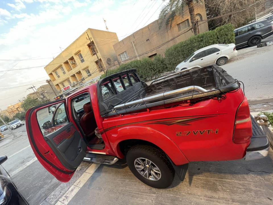 السلام عليكم
بيكم تويوتا هايلوكس كويتي 2014 فور ويل كير عادي 
السياره رقمها ( واسط) انكليزي باسمي
 ابيع حزام
السياره ماشيه 260 
المكينه مفتوحه 
تخم تاير + ويل جدد
صدر 80‎%‎
مكاني بغداد 
السعر  (165) بيها مجال 
***********
