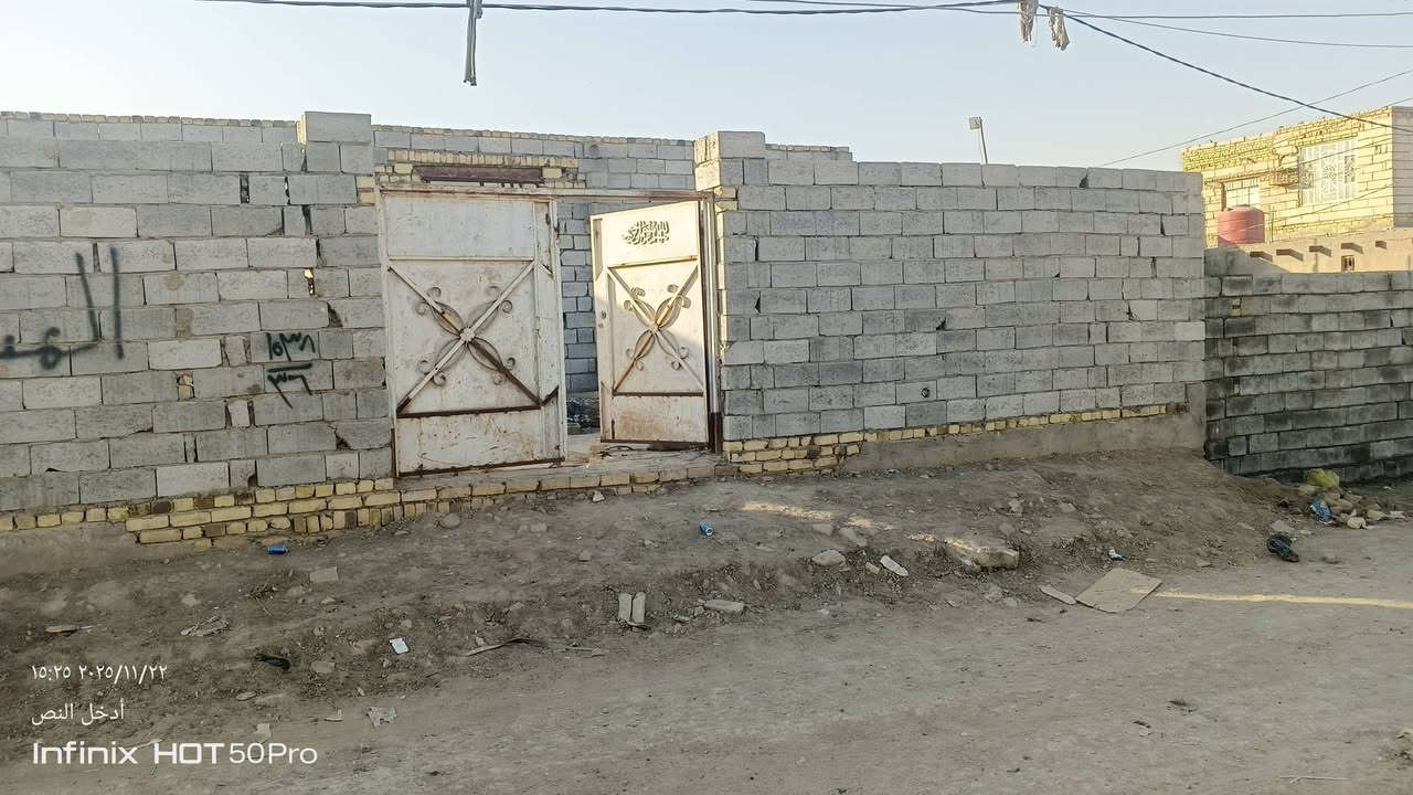 سلام عليكم هيكل زراعي  حي الفرات خلف محطه توزيع الكهرباء شارع السياحي مال السنيه مساحه 200م واصل للعكاده مشيدات بي غرفتين وصاله وملحقاتهن مسيج وكامل تفاصيل اكثر اتصال ع الرقم ***********
