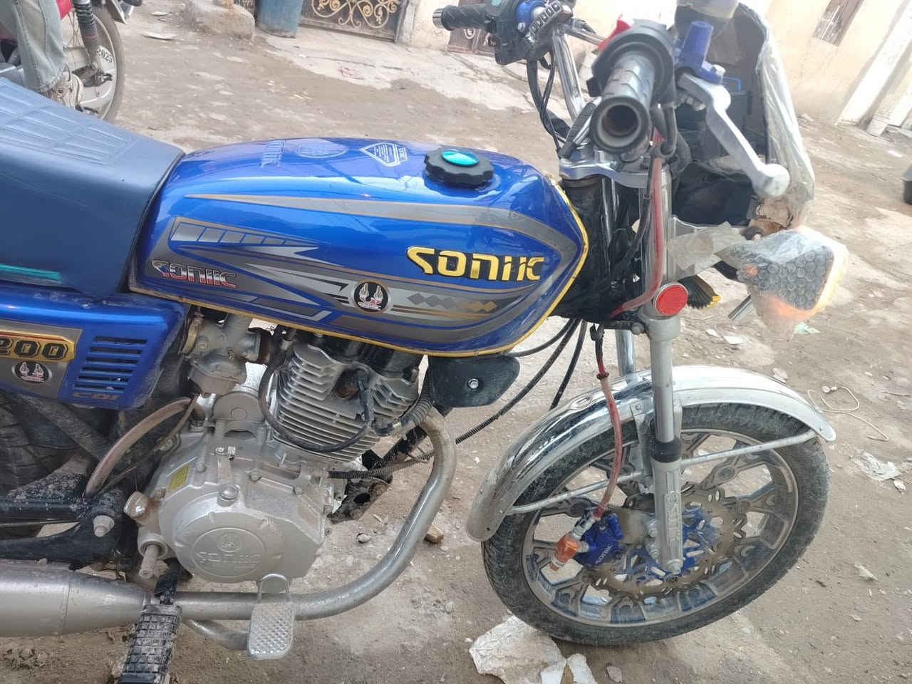 سلام عليكم سونك موديل 26 باب اول مكينه 200 مكفوله من كلشي كفاله عامه صارله 20 يوم من طالعه من الوكيل بس يرادله غسله مافارغله مكان حله مركز السعر 900 بيه مجال للاستفسار رقم وخاص ***********
