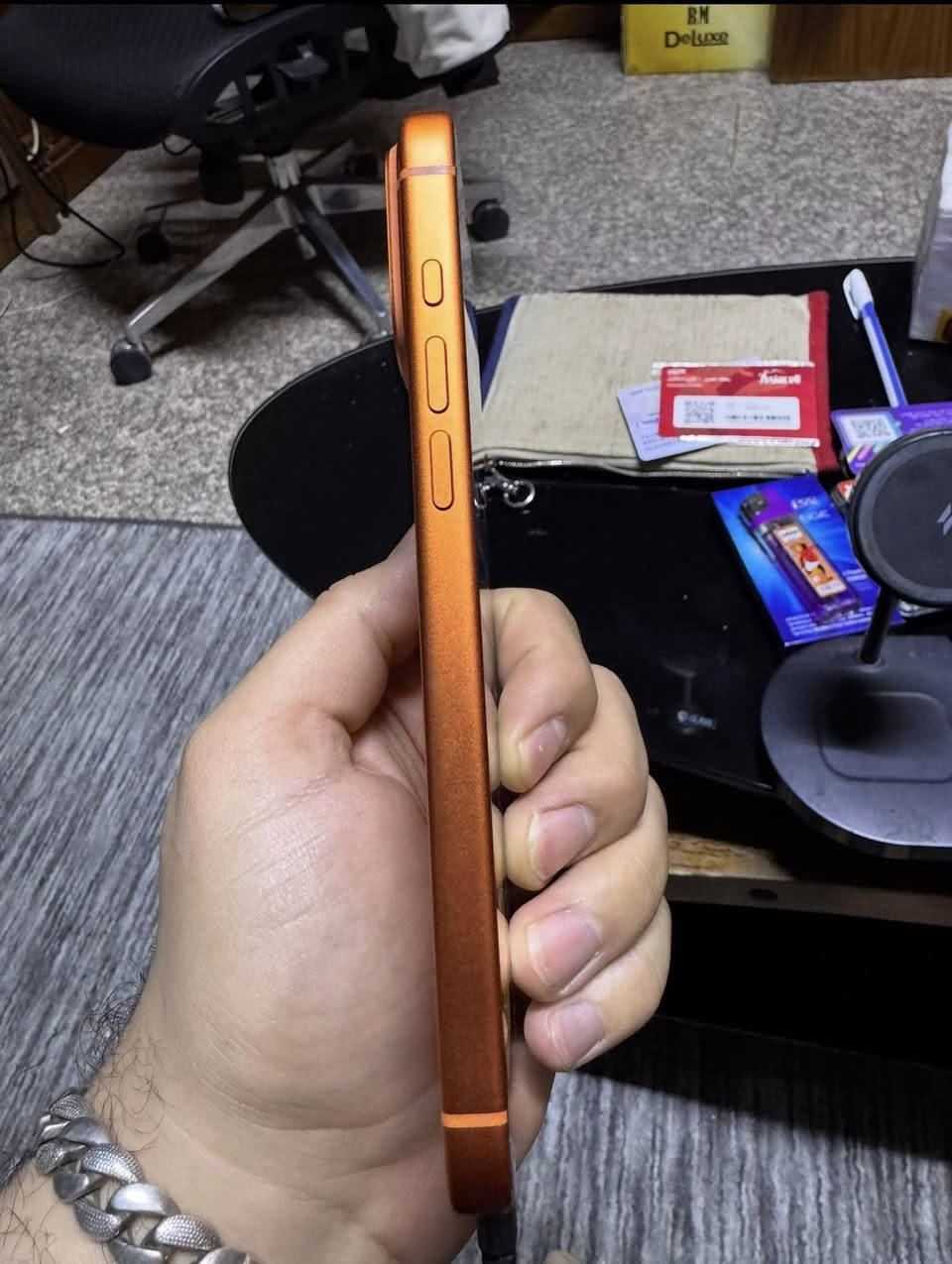 ايفون ١٧ برو ماكس نسخة امريكة esim جهاز جديد شوفت عينكم مشحون ٦٢ مرة كامل مع ملحقاته
ذاكرة 256كيكا 
سعره ١٧٧٠ الف  
مكاني بعداد المنصور 
 ***********
