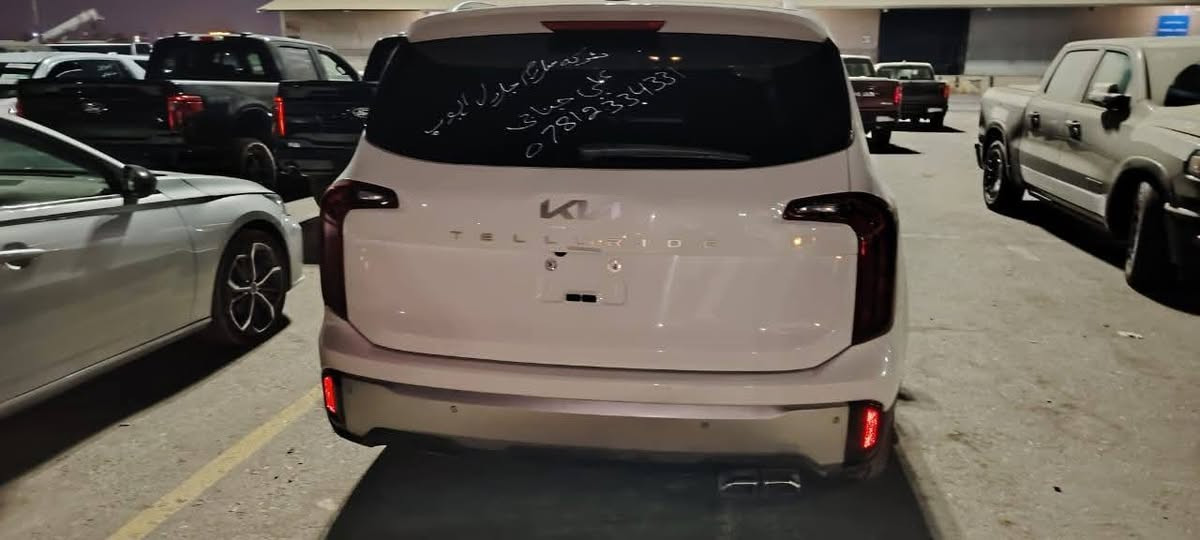 سلام عليكم
تيلورايد 2023 فئة S 

الموصفات :
بصمة 
كامرة خلفية 
شاشة متصلة 
رادارات امامي وجانبي 
جامات اوتوماتيك 
مثبت سرعة 
مثبت مسار 
قيادة منحدرات 
محرك 3800 cc
4 مودات قيادة 
كشنات Vip منفصل جلد 
تدفئة كشنات 
حساس داخلي 
سستم ايرباك كامل 
منافذ شحن USP-C لكل السيارة

وبعد هواي مواصفات السيارة جديدة ماشية 50000Km وضربتها خفيفة موجوده بالصور 👇🏻 

مرقمة اربيل 

 مكان السيارة  بابل/الحلة 

السعر : 310 $

للاستفسار : ***********

رقم الشاصي :5XYP64GC9PG346105
