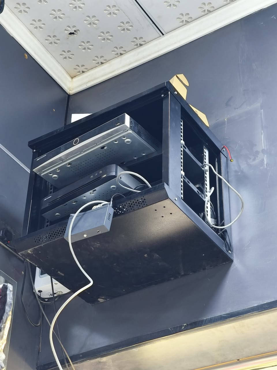 تم ربط منظومتي كاميرات من نوع Analog (DVR 16 ) من خلال ربطهما ب (32 NVR)  ليكون عرضهما على الشاشه و التخزين موحد

#العين_لتنصيب_كاميرات_المراقبة
تركيب وصيانة جميع أنواع كاميرات المراقبة في الديوانية 
📞 للحجز أو الاستفسار راسل الصفحة أو اتصل على: ‎[***********]‎

🔒 الأمان يبدأ من كاميرتك 

#كاميرات_مراقبة
#تنصيب_كاميرات
#صيانة_كاميرات_المراقبة 
#الديوانية
