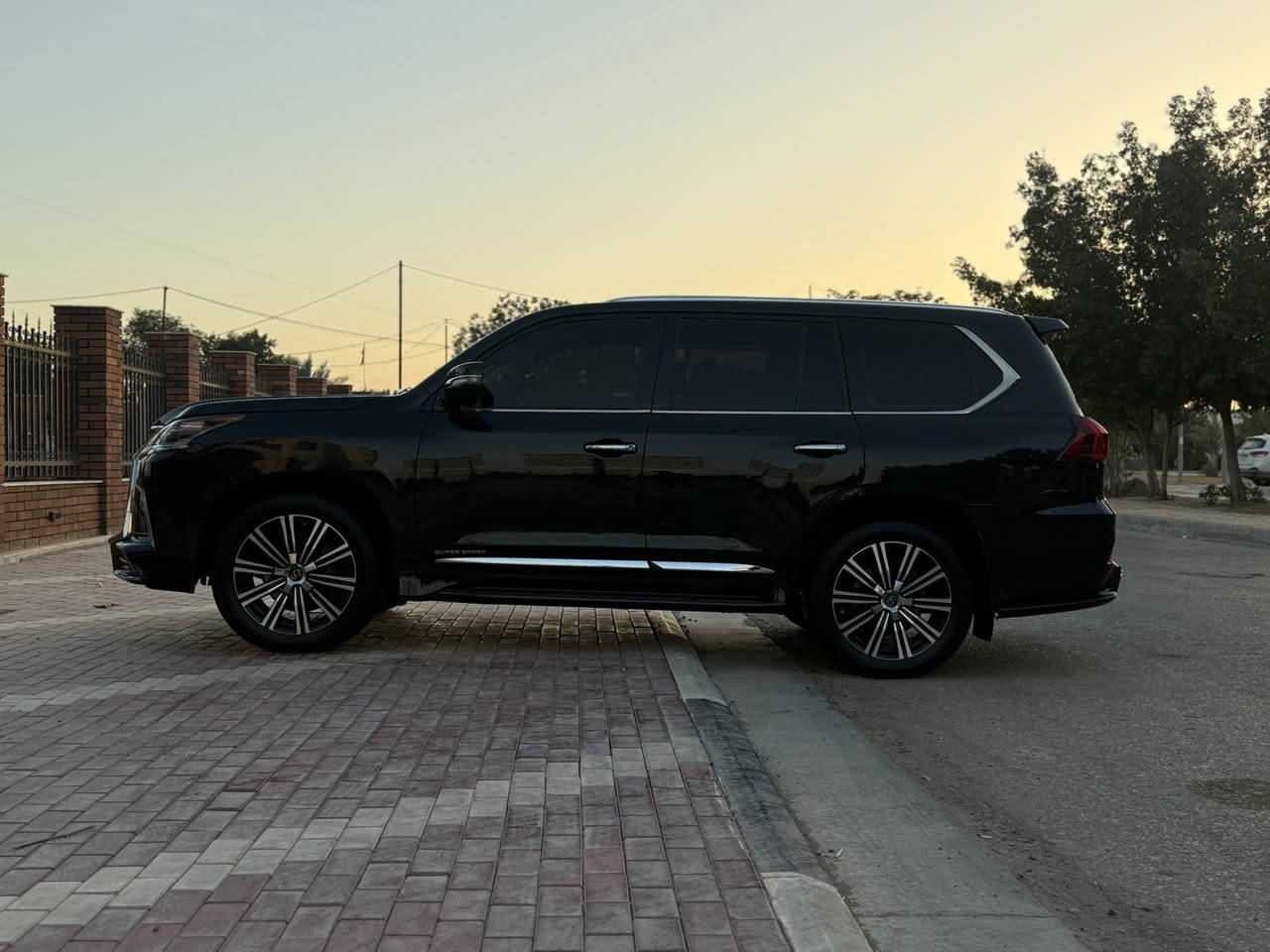 السلام عليكم
للبيع LEXUS, LX570.S خليجي بريم موديل 19 فول الفول ومكفول من الدعاميه للدعاميه ماشيه 74 الف كم فقط وقابل للزياده رقم بغداد بسمي تحويل مباشر المواصفات داخل قرميدي كشنات كهرباء تدفئه تبريد كشنات داتا شو كشنات خزن خمس كامرات محيطيه 360 درجه  رادارات خلفيه واماميه وجانبيه نضام ترحيب بردات فتحه. جكات  وبعد معروفه مواصفات الكسز السياره علئ وضع الشركه وكلشي بيهة مكفول كير مكينه حداديه دواخل كلهن مكفولات للاستفسار ***********   مكان السياره كربلاء،
