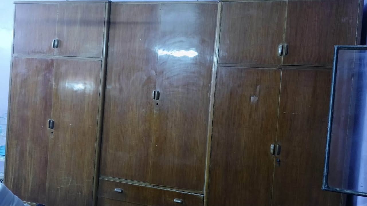 السلام عليكم 
غرفة نوم صاج عراقي للبيع سعر ٣٠٠ الالف مع الدوشك طبي بحالة جيدة 
المكان شهداء السيدية ***********
