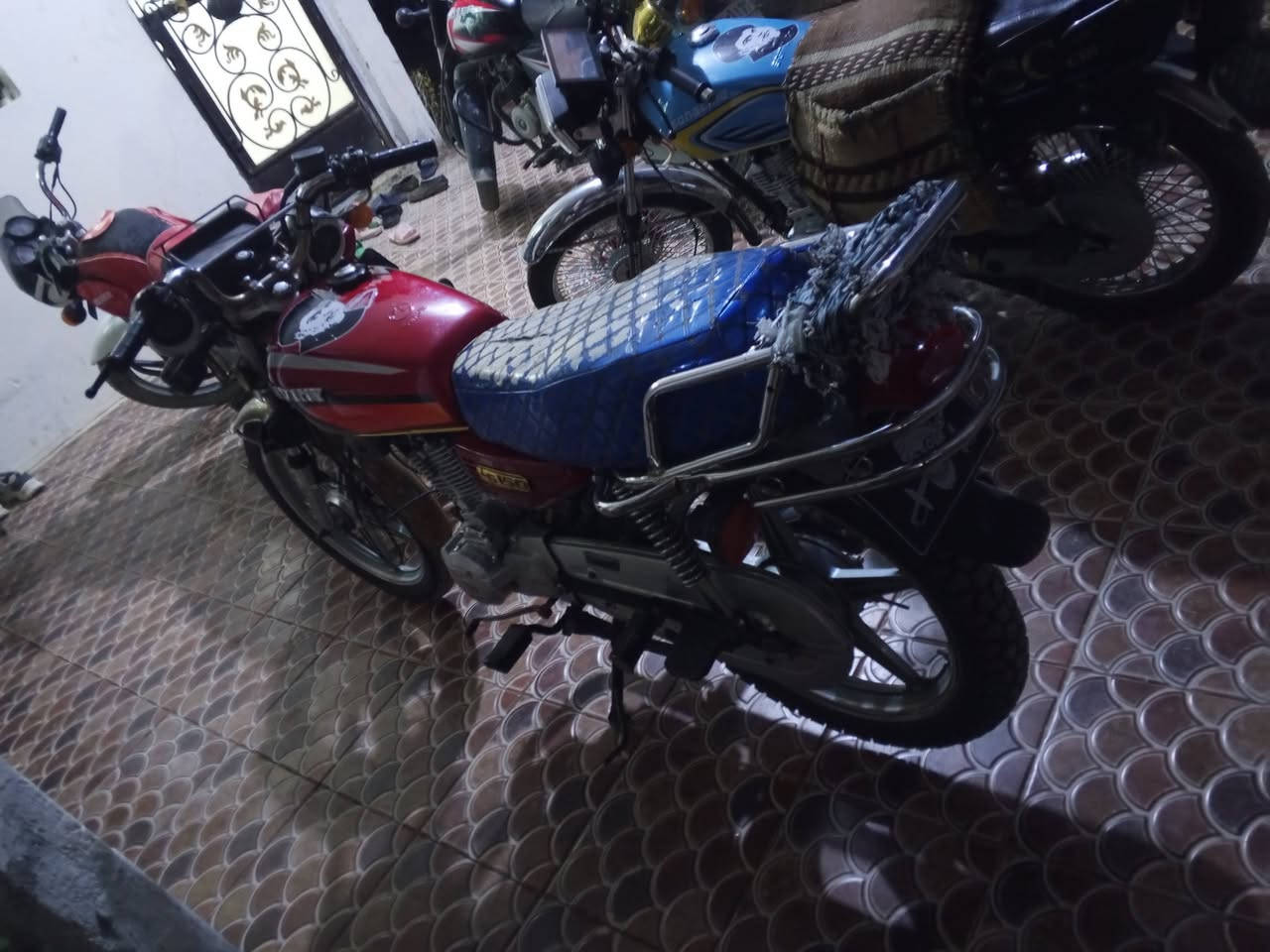 السلام عليكم درجة سيفان موديل2020 نضيفة نقصهه باتري للمكان جسر خرنابات السعر 500 وبيه مجال ***********
