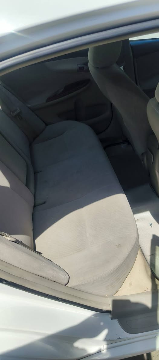 سلام عليكم للبيع كورلا ٢٠١٠ ابيض خليجي s فول مواصفات گير و محرگ كفالة محرگ ١٨٠٠ السيارة بيها بارد بالجالملغ اليمنى و بيها شوية كارت بالقمارة اثر جراد فقط لا رصعات ولا ضربة السيارة نضيفة حيل مكاني بغداد السيدية السعر ١١٥ ورقة و بيها مجال رقم ***********
