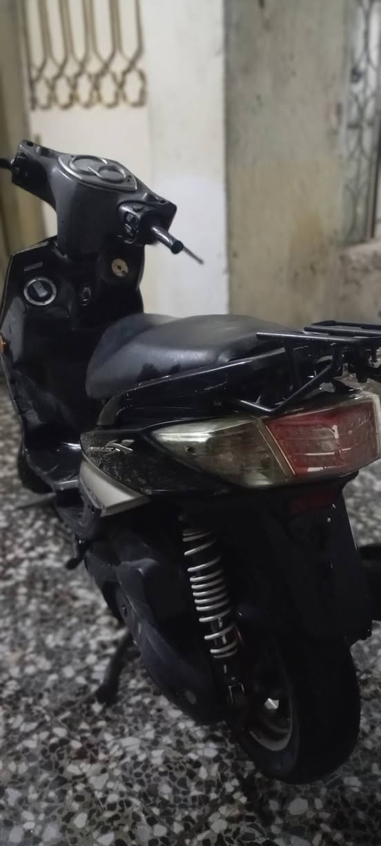 السلام عليكم سكنس فحل كولد نوزل طلاعات خطين قبق نفخ ياباني مازده ذهبيه وياله ذهبيه صفاح ذهبيه دراجه بلاديه مكينة بلاديه خير من الله شلعه ومعدل كهربائيات كلها شغاله تايرات جلاتين اصليات زوج نقصهه بس التريشه اليسره وموجوده والفج هم موجود نقصه بس دسكات السعر 950 وبيهه مجال بسيط مكاني بغداد مدينة الصدر قطاع 60 ***********
