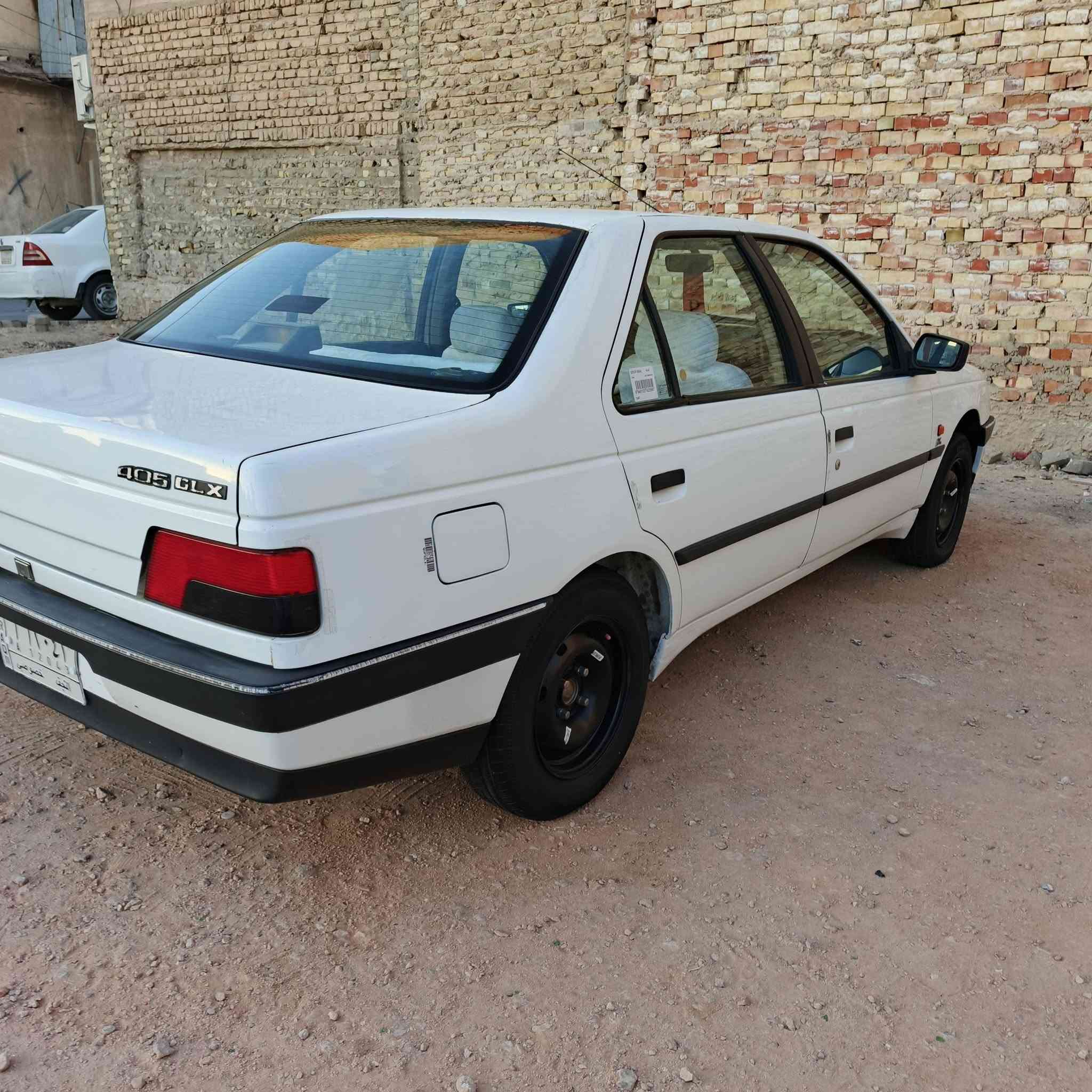 سلام عليكم بيجو 405 موديل 12بيها فقط بنيد بدون داخل والباقي كفاله حت الدعاميات شرط عل الفحص مكينه كير حداديه تبريد عل الفحص السياره جديده  رقمها نجف مكاني نجف حي الجزيره سعرها 43وبيها مجال قليل وهاذه رقمي ***********
