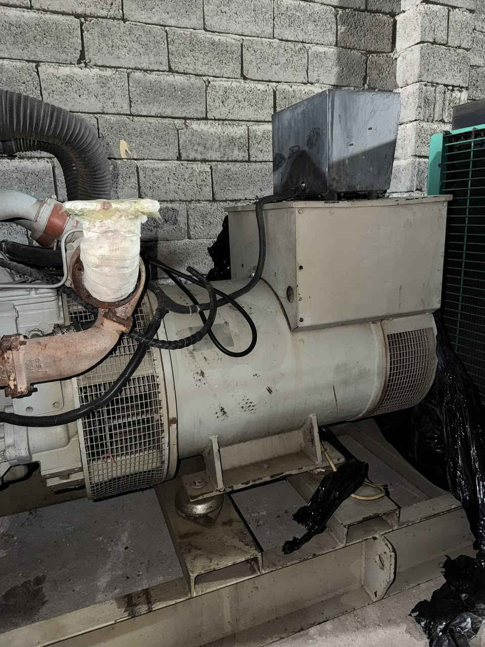 #مولدات 
دايو  8  سلندر بلادي اخو زيرو كوري اصلي 
شرط الشغل برغي مامفتوح منه مشتغله شي قليل 
فول اوتو + نظام حمايه 

‏📍التوليد 400 kva 
📍السعر خاص او اتصال بالرقم التالي 

العنوان أربيل الصناعه الجنوبيه 
للاستفسار الاتصال + واتساب (***********) يوجد توصيل لجميع المحافظات
