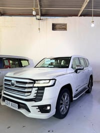للبيع لاندكروز 2023 وكاله البريم فئه VX  رقم بغداد بأسمي السياره كفاله...