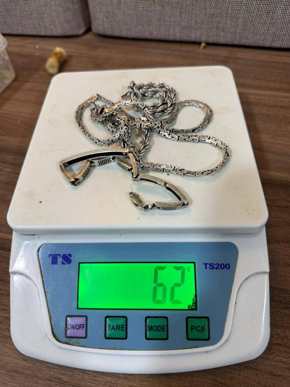 سلام عليكم
فضة مستعملة اخو الجديد سعر الغرام 6000
للاستفسار ***********
