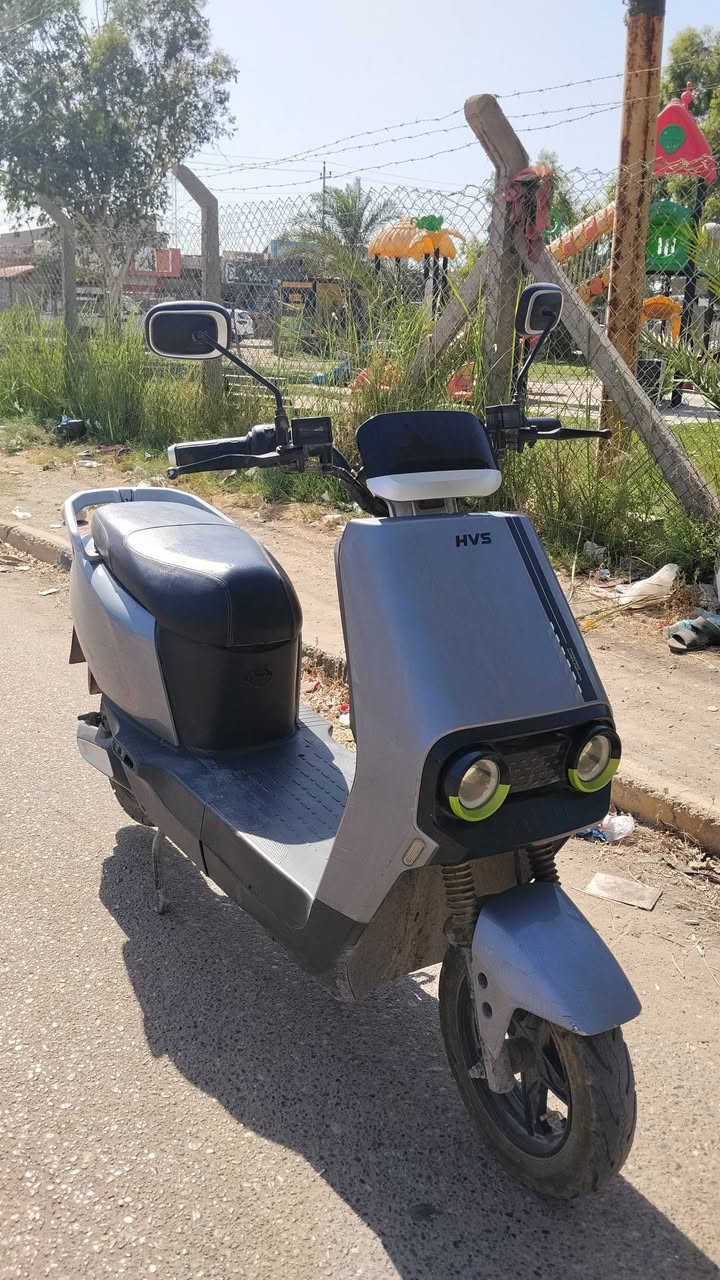 للبيع دراجة HVS شحن بحالة ممتازة 

🔋 6 بطاريات نيكل (مبدلات جديد، حالها حال الزيرو) 
⏳ مدة الشحن: 6 ساعات 
📍 المدى: لحد 80 كم بالشحنة الواحدة

⚙️ المواصفات:

✅3 سرعات
✅السرعة القصوى 100 كم/س
✅سويج & بصمة
✅تشغيل عن بُعد
✅رجوع للخلف (Reverse)

 ملاحظة: بيها خلل بسيط بالبريك الخلفي ينزل من سعرها

💰 السعر: 600 الف

📍 الموقع: بغداد

📞 للتواصل: واتساب ***********
