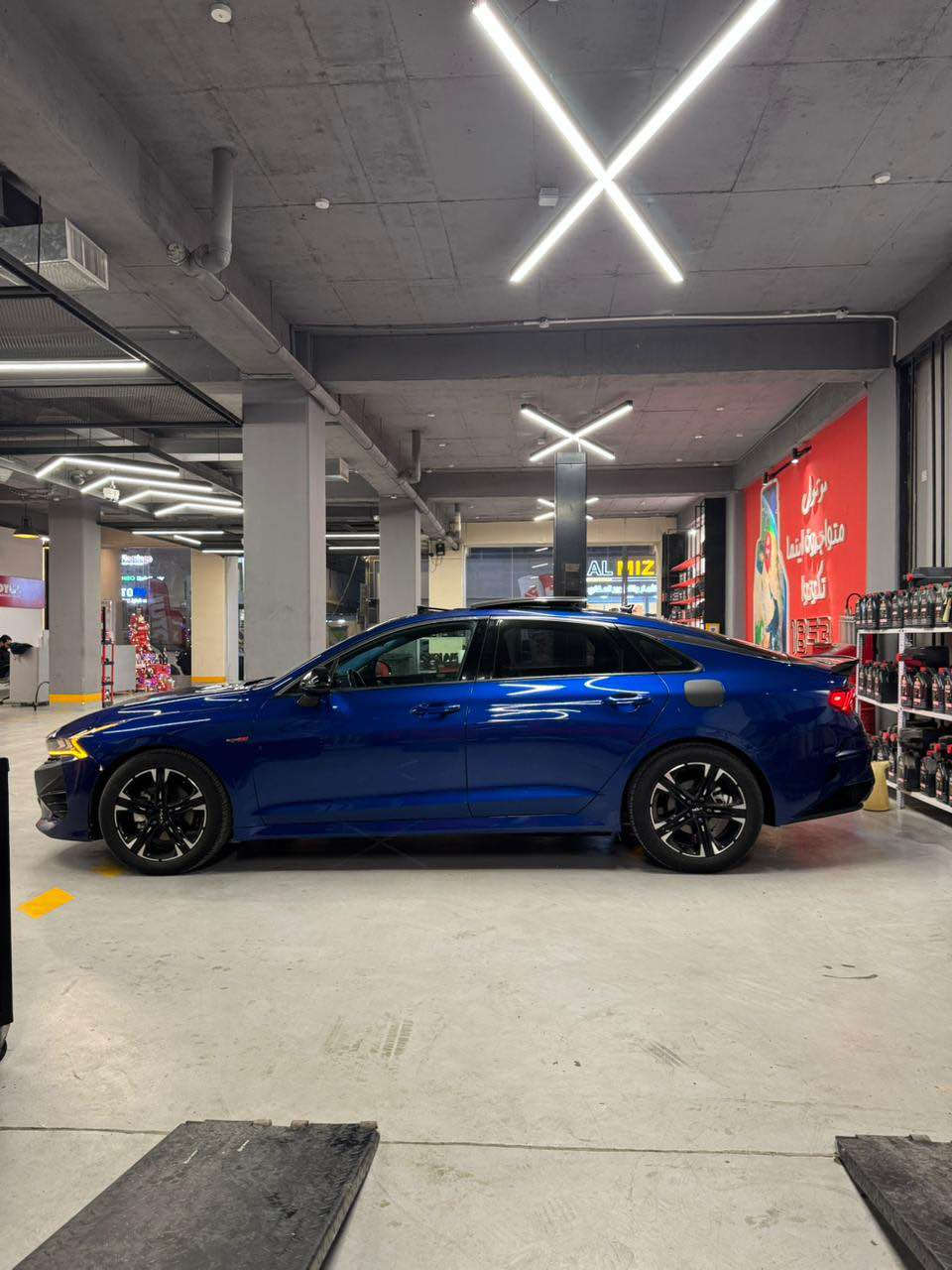 السلام عليكم

كيا 2022 K5 GTLINE لون ازرق فول مواصفات واحد على واحد
رقم اربيل باسم شركه
السياره حادثه دعاميه وبارد بالبندحسب صور الموضحه ايرباك دركه وراجع سستم

المواصفات GT LINE فول 1/1. 

1- بصمة ابواب + تشغيل عن بعد. 

2- شاشة حجم كبير  

3- رادار امامي وجانبي وخلفي و بريك طوارئ وحساسات خلفيه. 

4- هاندبريك بصمة +ميموري كشن + تبريد وتدفئه كشنات وتدفئه استيرن + كشنات الاماميه كهرباااء.+شحن واير ليس. 

5- صندوق ذكي يفتح عند الاقتراب

6- بك لايت لد

7- ويل كب  كروم

8- تبريد شاشة منفصل+ قطعتين تبريد. 

10- سياقة الكترونية + تحديد مسار.  

12-  نظام الترحيب الصوتي + الشاشات. 

14- 5 وضعيات قيادة بل ماوس 

15-اوتو هولد للتوقف الالكتروني بل ازدحام. 

16- محرك 1600 turbo 

17-كامرة خلفيه

ملاحضة هاي السيارة تعتبر اعلى فئة 

183  بيهة مجال بسيط حك الجيه

مكاني البصرة

*********** Singapore
