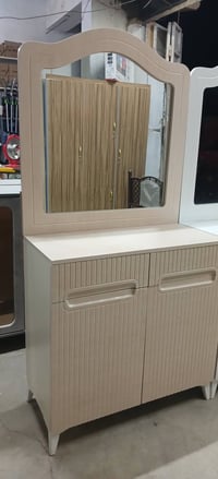 ميز تواليت • موديل حديث • شارع المصرف