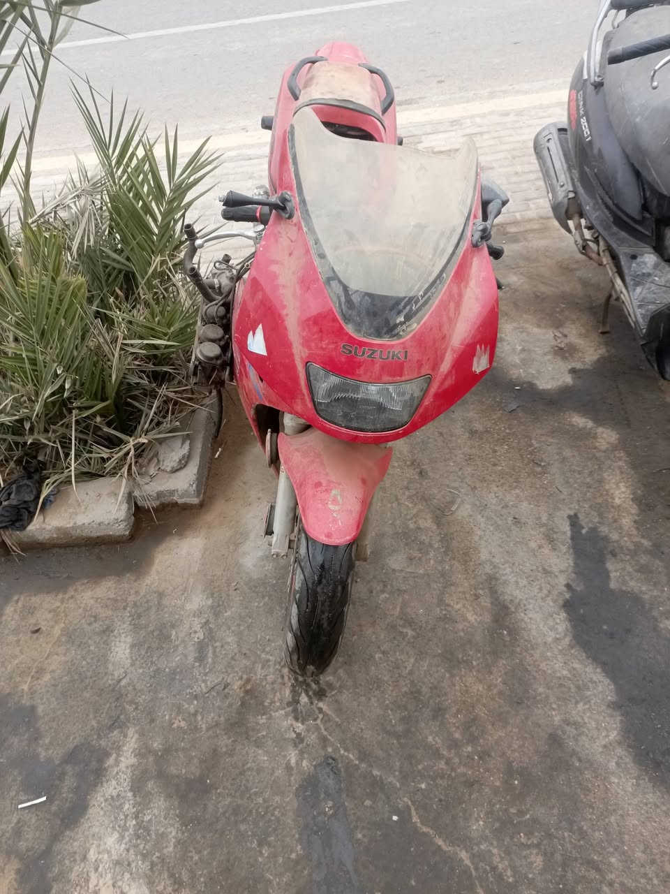 سلام عليكم بطحه فلس ونص لي ياخذه ذا ميصلحه يبيعه تفصيخ او عنده دراجه نفسه يأخذ ويحل عليه 

***********
سعر خاص الشراي يطب بداعت الله لا طب وانته ما تشتري
