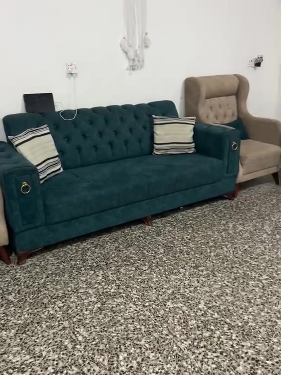 السلام عليكم تخم للبيع 8مقاعد ب250 غساله اوتوماتيك استعمال قليل اخت جديد 250براد ماء ب75   بغداد مدينه الصدر لاستفسار اتصال ***********

