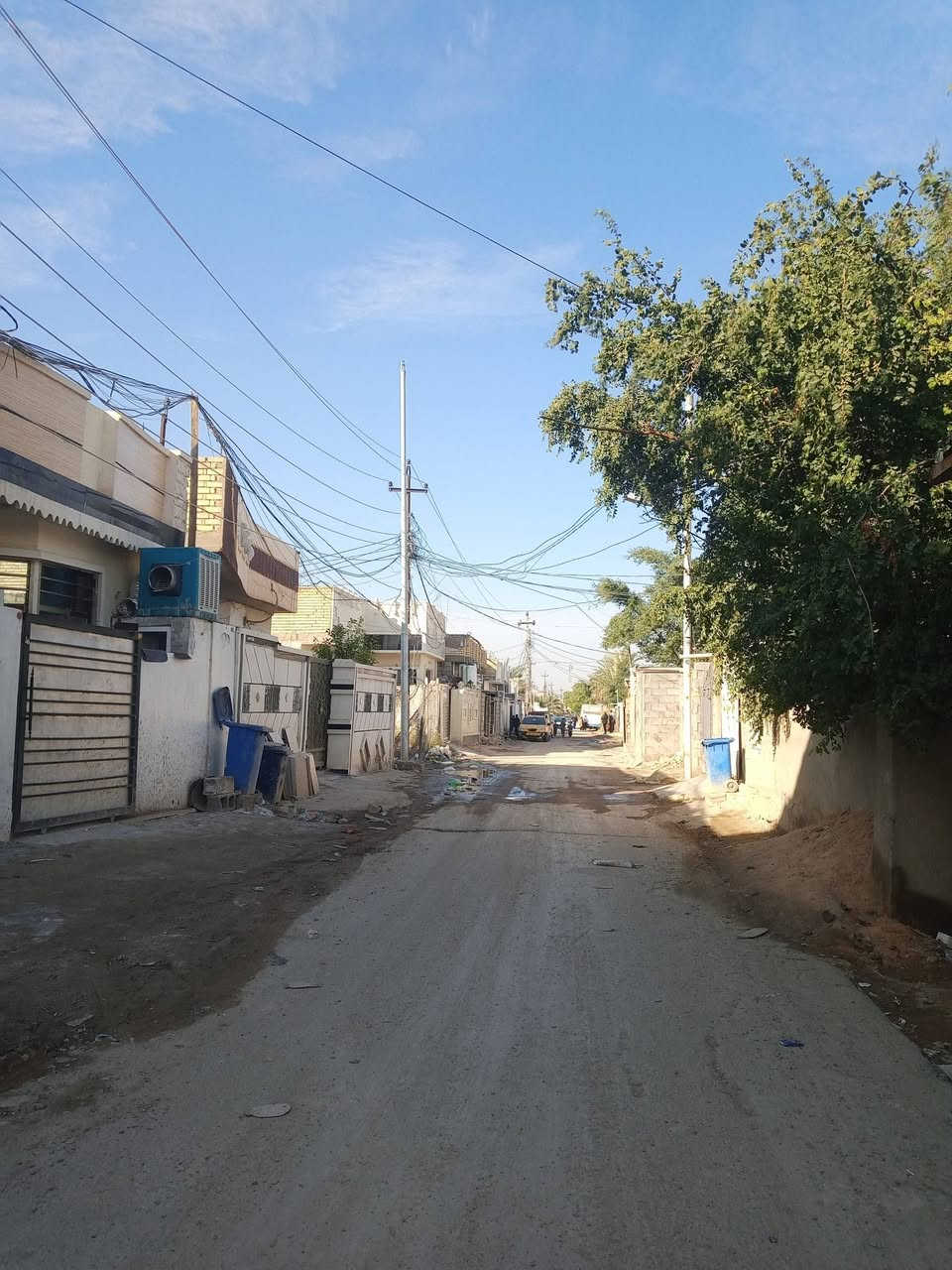 دار للبيع المساحه 100/م صافي
طابق ونص غرفتين نوم وباقي الخدمات 📝
 غرفتين نوم ،،بيت بناء جديد مسكون شي قليل 
طابو زراعي سند 25 قرار قاضي ،باسمي.  📝
 مكان الدار هورجب شارع الذاعه شارع وحده الجميلي،لاستفسار اكثر  /(***********) بي واتساب 
‏‪***********‬‏ لاتصال ♥️
