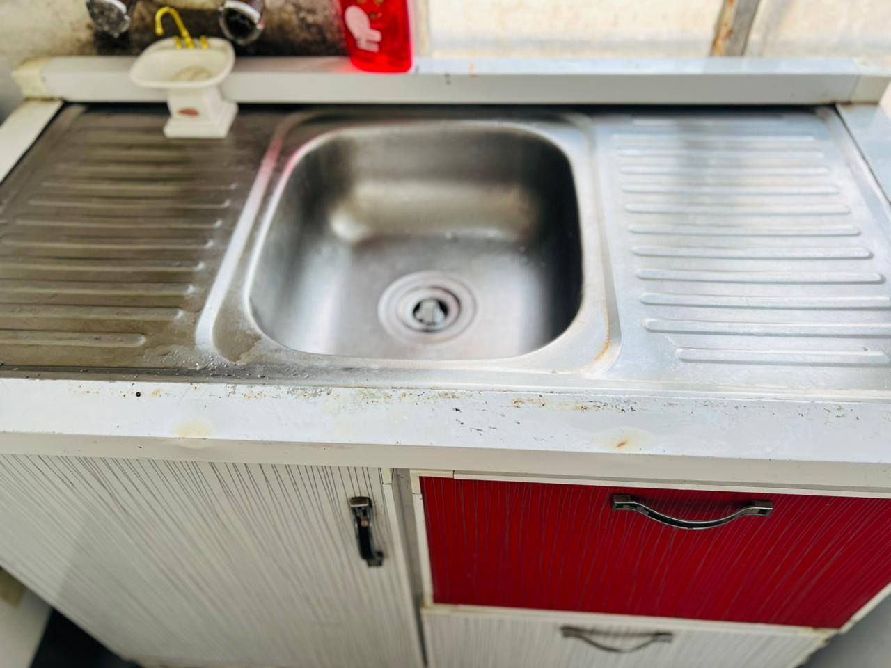 للبيع
الكاونتر 125
الطباخ 150


**إذا كنت صاحب هذا الإعلان وتريد حذفه لأي سبب، رجاءا أرسل رسالة إلى الدعم الفني**