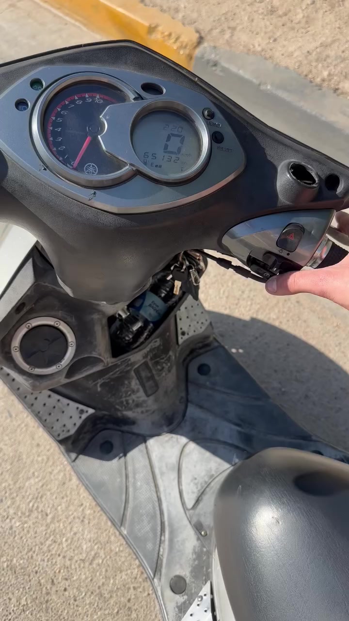 للبيع او مراوس حسب القناعة ✅😉
سكنس فحل كوري نوزل صارله شهرين نازله من رمبه دراجة خير من الله مال جني مناقصه شي كلهه ختم واحد فقط شخوط مال رمبه بلصفح مثل ماموضح بلصوره ترايك للبصرة معدل يخبل كلجات نضيفة قبل سبوع سويت ادامه اله من كلشي تجي تفحص وتاخذ وراسك بارد   السعر 850 الف وبيهه مجال حك الجية ✅✅
مكان دراجة بغداد البنوك 
واتساب ***********
