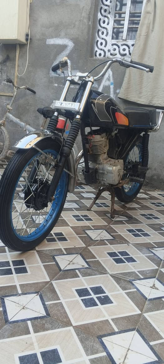 سلام عليكم شباب درجة رقم اسود لبيع السعر 550 وبيه مجال الطيبين البكان جزيره تواصلو على الرقم ***********
