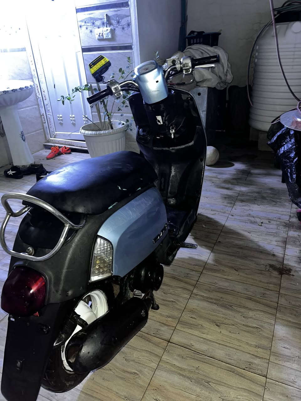 سلام عليكم دراجه بوليس للبيع نضيفه من كشر من مكينه دراجه هندر سلف شغالة كهربائيات دراجه نضيفه ومرتبه كفرات مختمه ختم واحد مكينه مختمه سوادات دراجه خير من الله دراجه نضيفه صارلها 2 شهر نازله رمبه سعر خاص متواجد واتساب وماسنجر *********** مكان ديالى بعقوبه المفرق .
