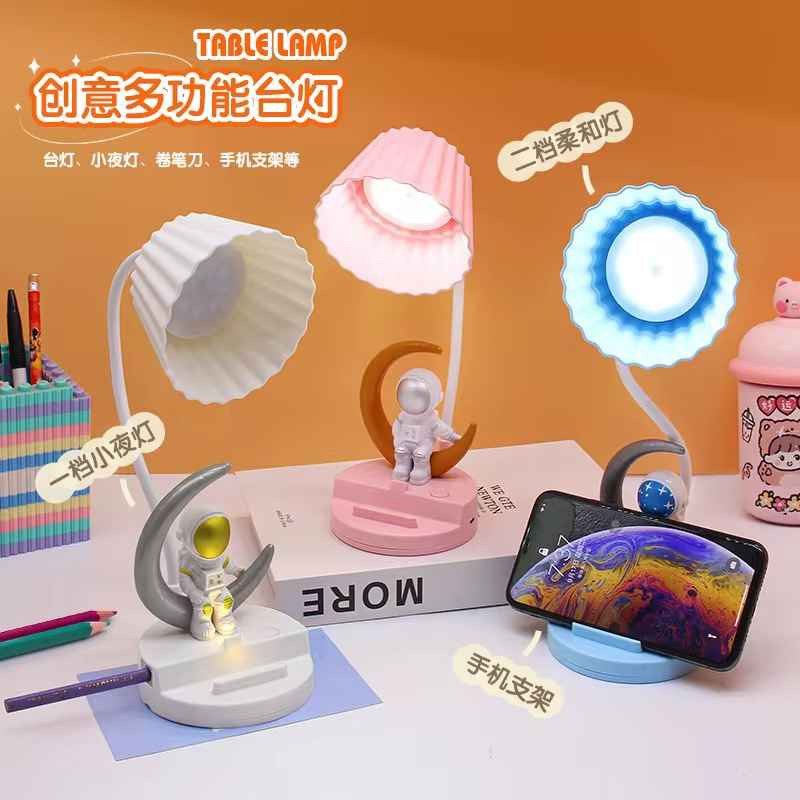 تصميم انيق وعملي

- مصباح دراسة ذات سطوع عالي

- ذراع المصباح قابل للتعديل بحركة 360 درجة 

- تاتي مع مجسم رجل فضاء + مجسم على شكل هلال

- زر لتشغيل والإطفاء 

- منفذ شحن USB 

- الملحقات: كيبل شحن USB بغداد, العراق


**إذا كنت صاحب هذا الإعلان وتريد حذفه لأي سبب، رجاءا أرسل رسالة إلى الدعم الفني**