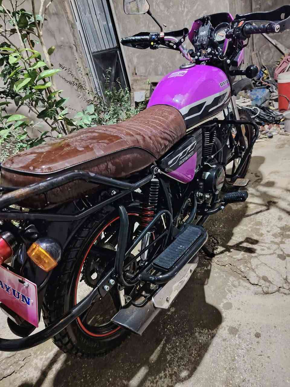 سلام عليكم. دايون  جبلي محرك ٢٠٠
رقم وسنويه نجف نكليزي سنويتها 2030 بسمي.    مديل  ٢٣
دراجه  محرك مكفول من الفتح بس. كلاجات. مبدل. بي
سعر ٢٣٥٠ مليونين وتلاثميه وخمسين. وبيها مجال مكاني نجف***********
