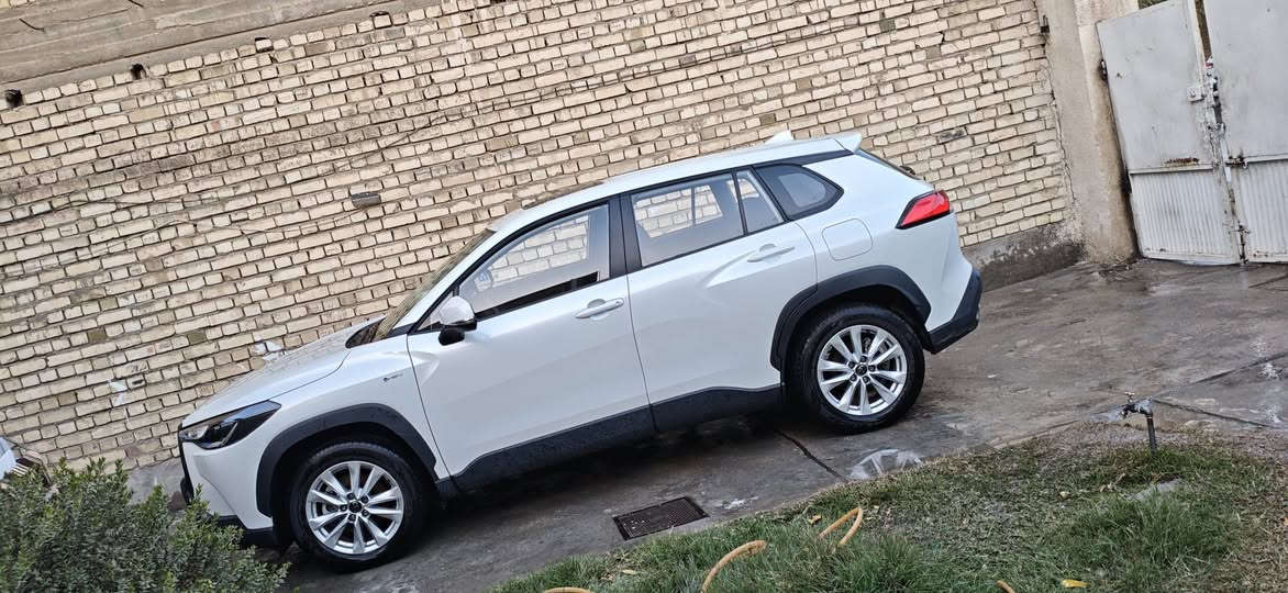 سلام عليكم كورلا كروس ماشية 3000 وشوية بأسمي رقم بغداد مكفولة من كلشي سعرها 26500 مكاني بغداد حي جميلة للاستفسار ***********
