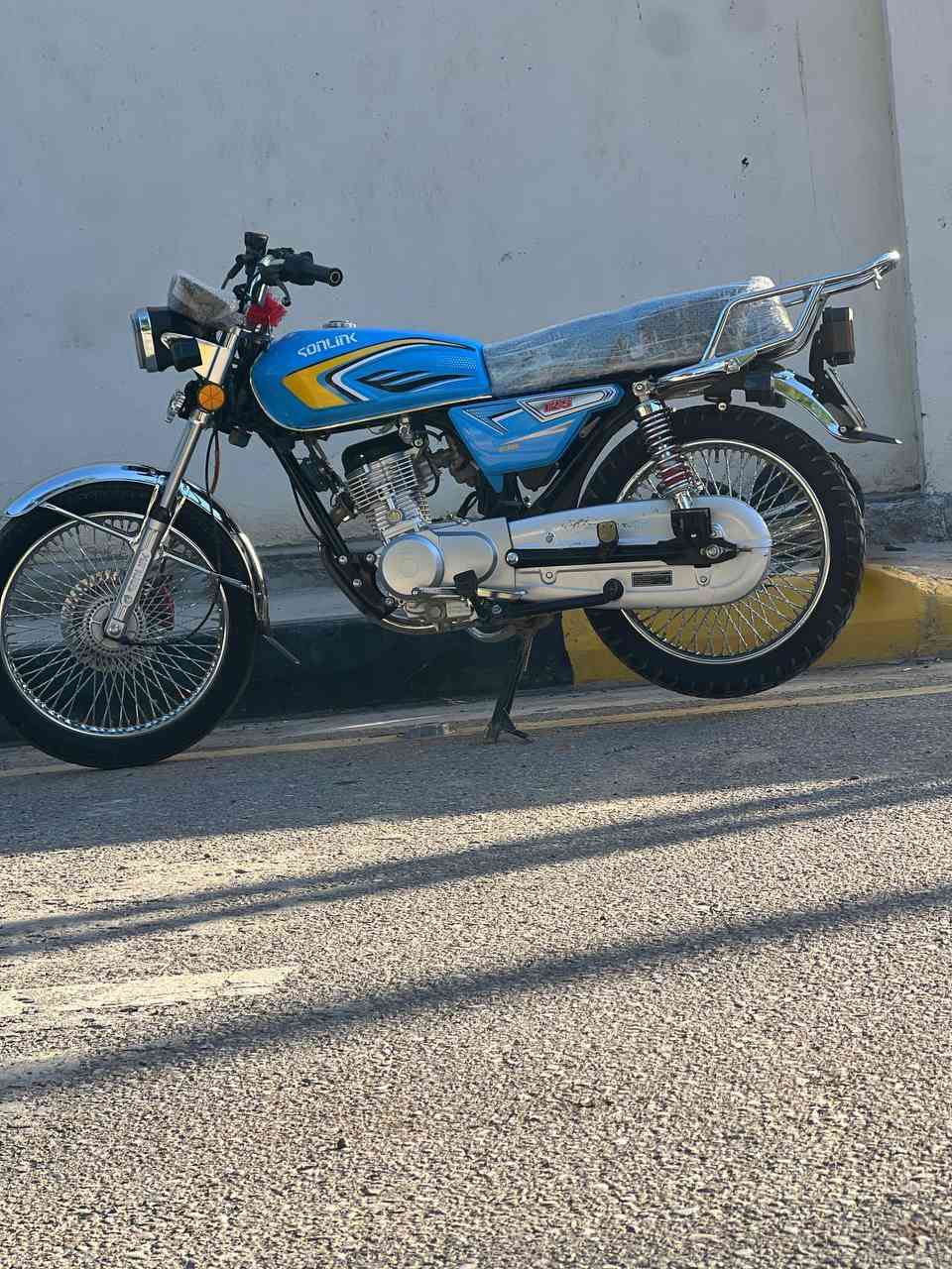 سلام عليكم دراجه سونك 5كير
موديل 25 صارله 3اشهر من طالعه اورق كامله دراجه نضف من صوره بهواي تجي تشوف بعينك تشغل تمشي سعر 800 بيه مجال قليل رقمي ***********
