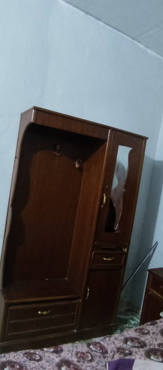 ملحقات غرفه واذا واحد  يريد قطعه وحده عادي


**إذا كنت صاحب هذا الإعلان وتريد حذفه لأي سبب، رجاءا أرسل رسالة إلى الدعم الفني**