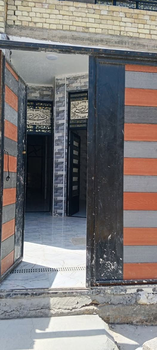 بيت للبيع طابقين يحتوي على ثلاثة غرف بناء حديث المساحة 100متر والجبهة خمسة ونزال عشرين السعر55 مليون وبي مجال المنطقة الحميدية رقم الهاتف: ***********
