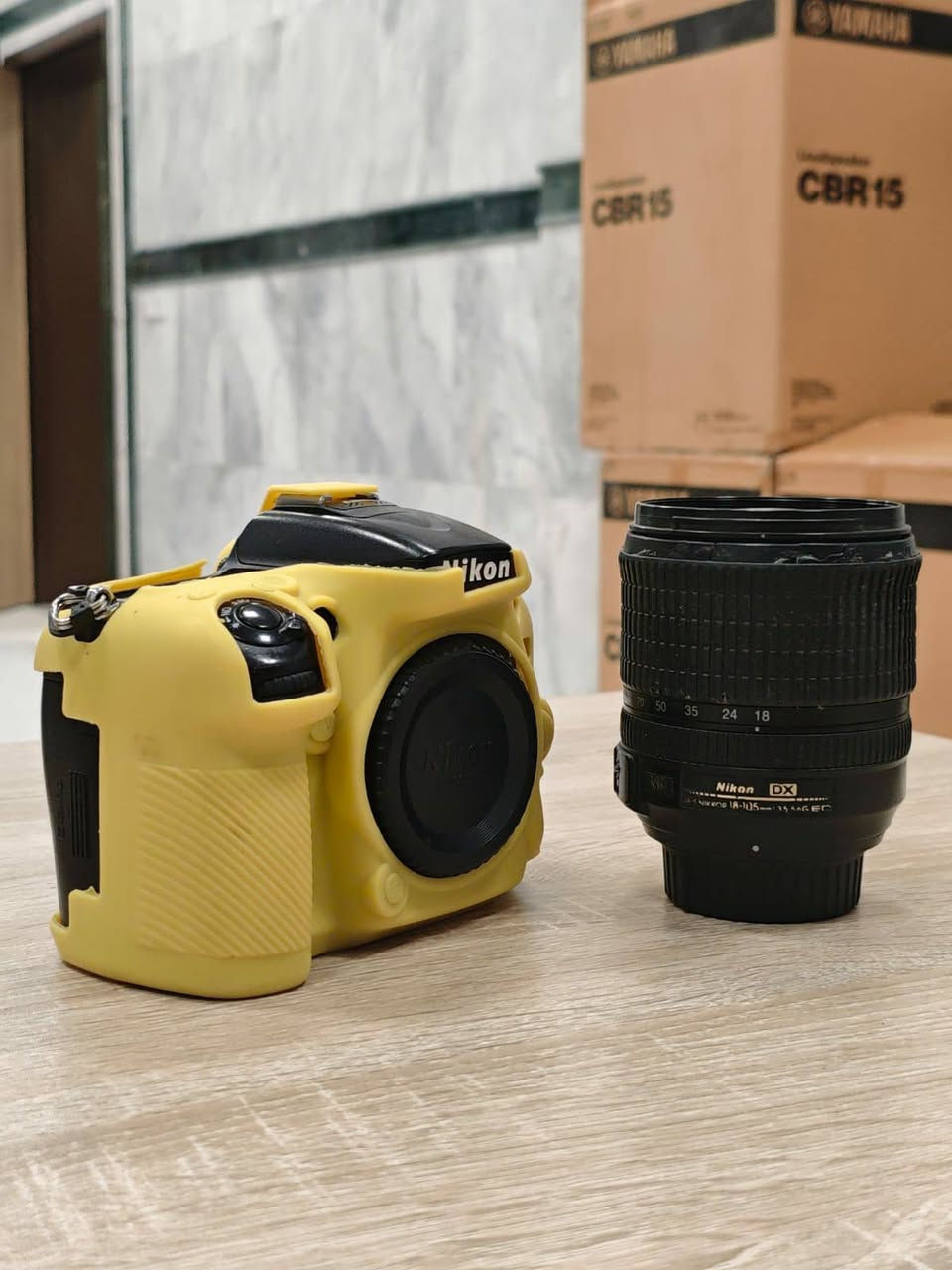 كامره نيكون 7100
ملحقاته 
بدي 
عدسه 18.105 الاصلية
شاحنه 
بطارية 
حزام كتف 
درع حماية 
كارتونه 
التوصيل مجاني 
للإستفسار والاتصال 
***********
