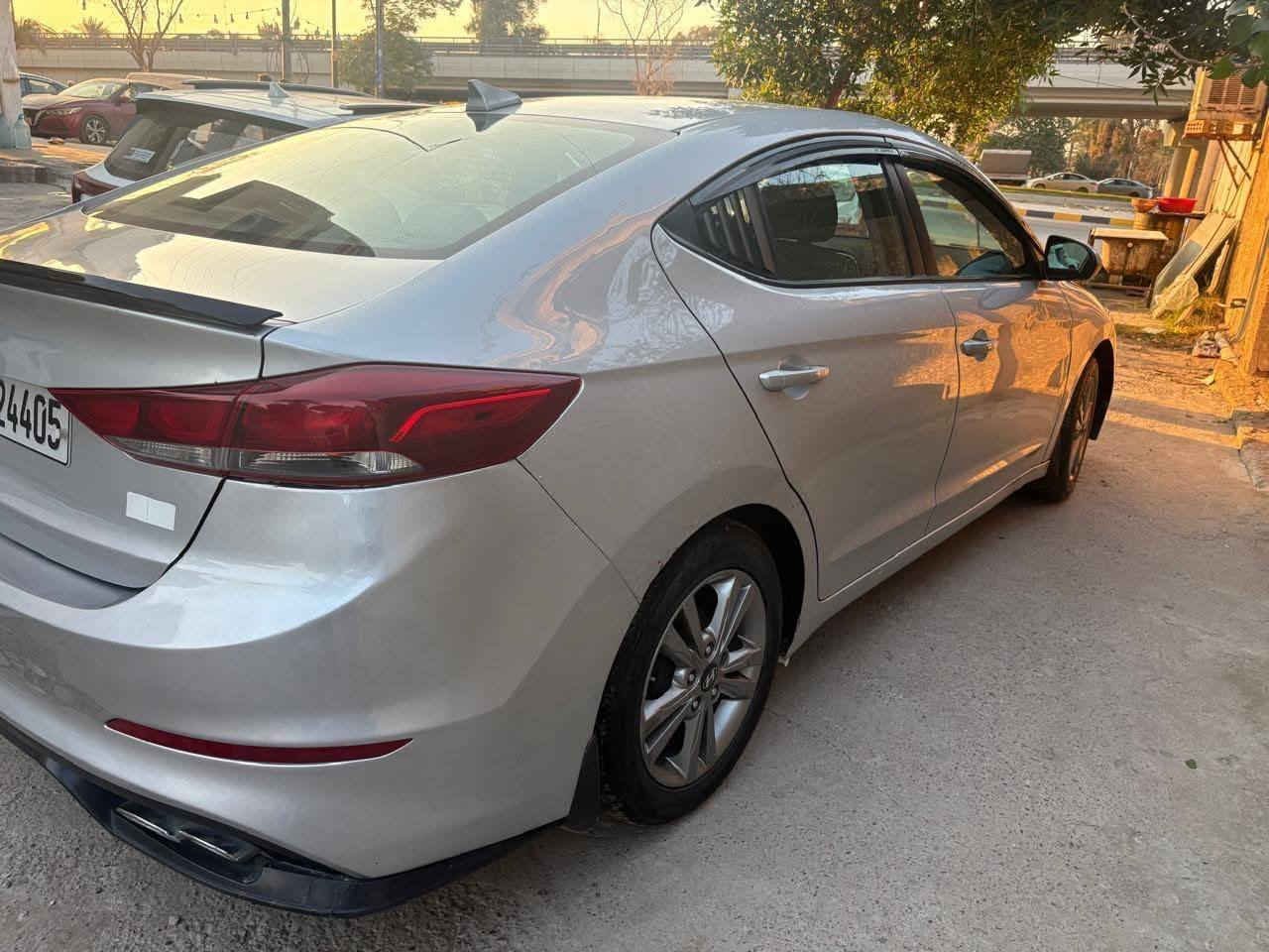 السلام عليكم
النترا ١٨ امريكي للبيع 
نصف مواصفات 
محرك الفين دوش 
مود درايف 
صور الحادث مرفقه 
السعر ١١٠ وبيها مجال  
مكاني بغداد القادسيه 
***********
