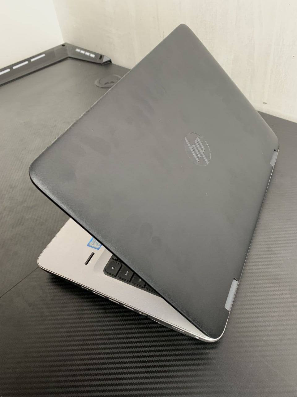 لابتوب Hp  للبيع 🩵
‏السعر 260 الف ✨
‏لابتوب راقي  وسريع بالشغل، قوي بالاعمال المكتبية ومنتاز للدراسة والتصفح وتنصب عليه البرامج الي تعجبك،  وايضا يشغل العاب هواي بسلاسه حلوه 🔥
‏
‏مواصفاته ✨ 
‏المعالج / Core i5 7200U الجيل السابع 
‏كرت شاشة / Intel HD GRAPHICS 620 4GB 
‏الرام / 8GB 
‏التخزين / 256GB SSD 
‏شاشة دقه عالية / 14.1 INCH FHD SCREEN
‏
‏ملحقاته كاملة
‏- شاحنته الاصلية
‏- ماوس
‏- ماوس باد
‏- حقيبة جديدة
‏
ضمان 10 ايام استبدال في حال وجود اي خلل او مشكلة 
‏يتوفر عندي توصيل كل العراق
‏متواجد ماسنجر
‏واتساب / ***********
