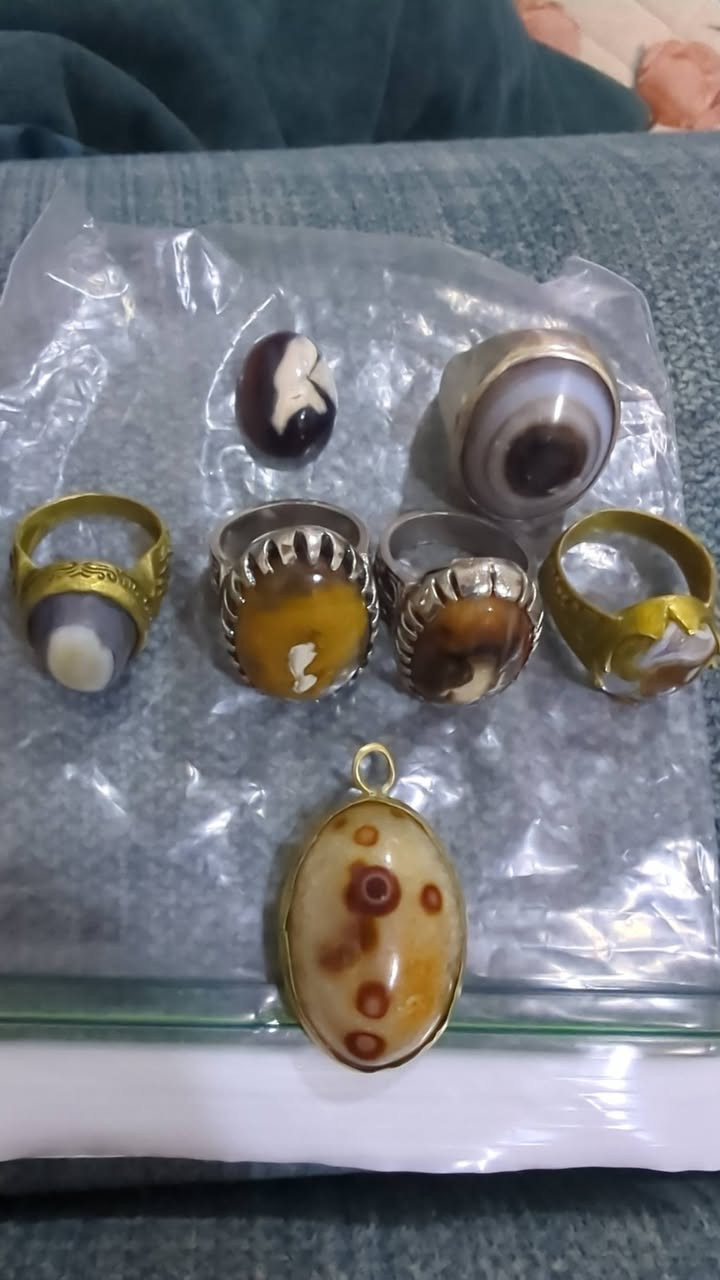 السلام عليكم من رخصت الادمن  عندي احجار حلوه للبيع مكاني الحسينيه    ***********
