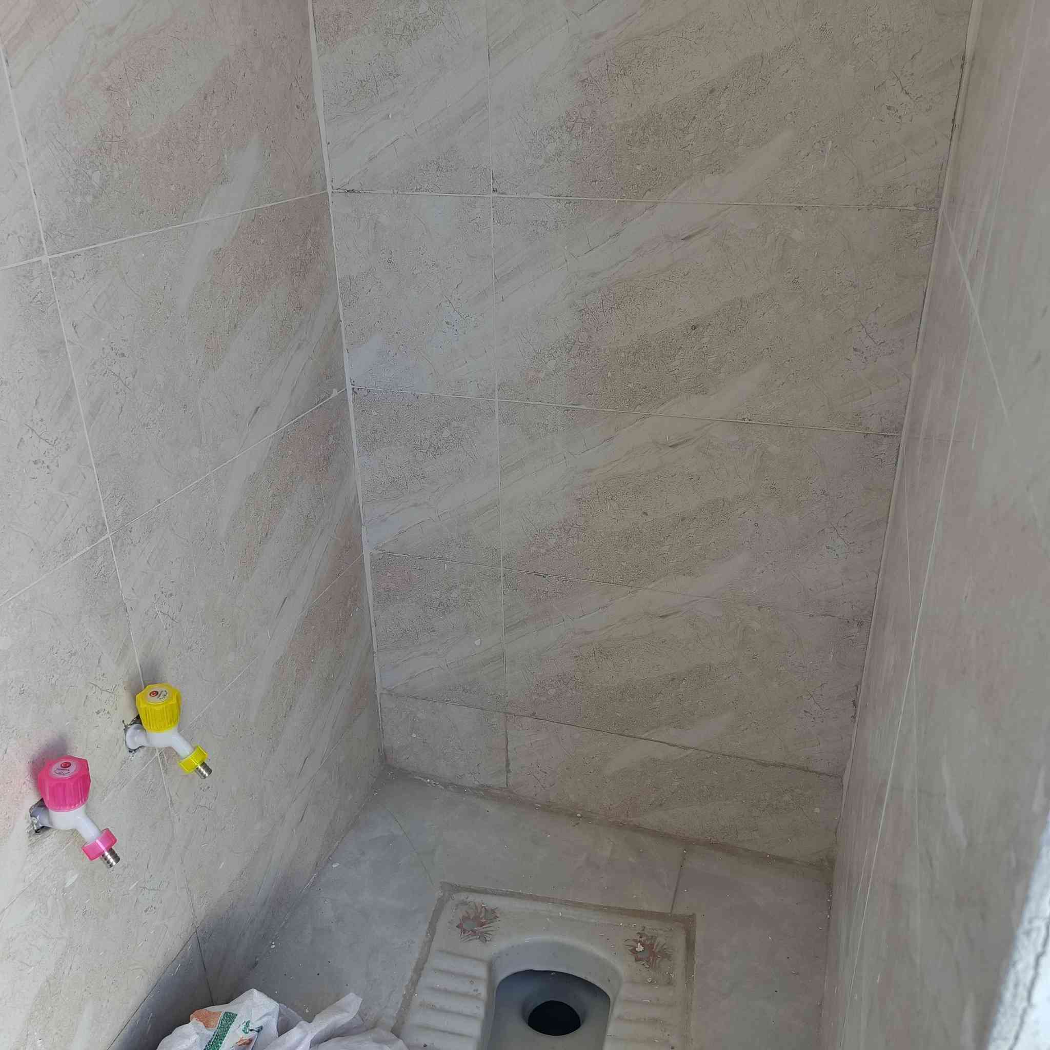 السلام عليكم
دار للبيع مساحة 50م  

سند اصفر 

بناء جديد 

سعر ٢٧ وبي مجال 

استقبال حولي غرفه نوم صحيات منور. 

طابق الثاني سندويج 
البيت باقي شي قليل ويكمل.   

حي البساتين حي السلام 

من جهة جامع المرتضى 

أكثر استفسار اتصل🗣📲📞

***********
