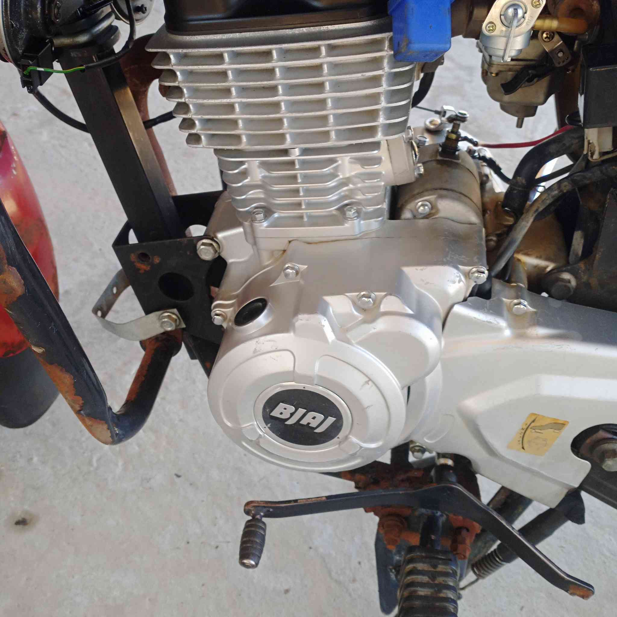 بوكسر بجاج 150c للبيع موديل 2020 اوراق ضايعه بيه بليته ورقم شاصي اتكفلك سرقه وعشائر وكاتبك عليه الدراجه مكفوله من التاير لتاير مكينه شرط ما مفتوحه دراجه مابيه اي نقص كامله جديده وناعمه السعر 650 وبيه مجال للشراي ترهم مراوس للاستفسار الاتصال ***********  خاص موجود المكان بابل سدة الهنديه
